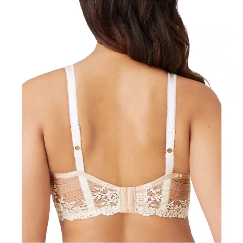 Wacoal Cream Lace Underwire Bra with Scalloped Edges - Picture 3 of 10